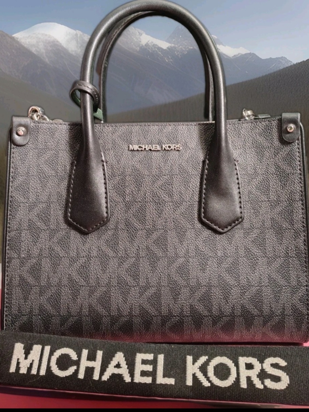 MICHAEL KORS Black Signature Tote Bag with Branded Strap